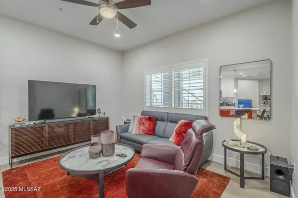 2038 E River Road #101, Tucson, AZ 85718