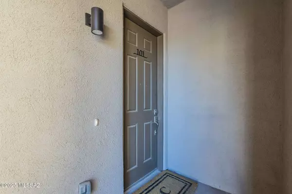 2038 E River Road #101, Tucson, AZ 85718