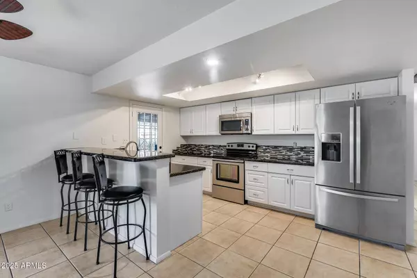 3251 W MERCER Lane, Phoenix, AZ 85029