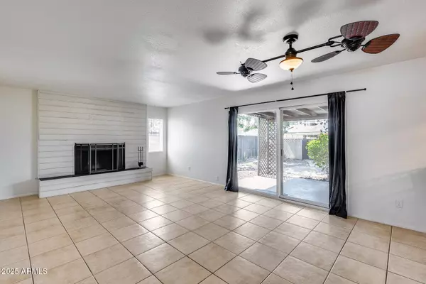 3251 W MERCER Lane, Phoenix, AZ 85029