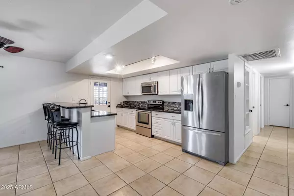 3251 W MERCER Lane, Phoenix, AZ 85029