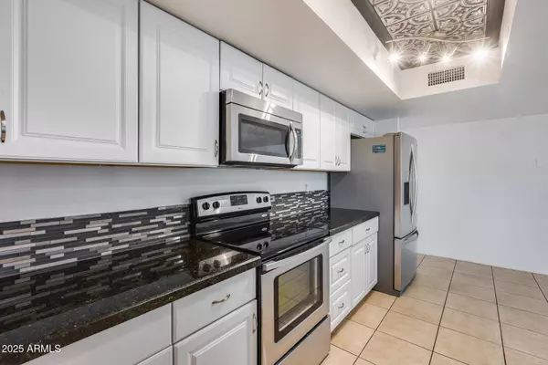 3251 W MERCER Lane, Phoenix, AZ 85029