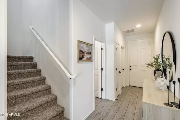 9805 W CARON Drive, Peoria, AZ 85345