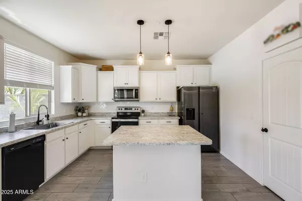 9805 W CARON Drive, Peoria, AZ 85345