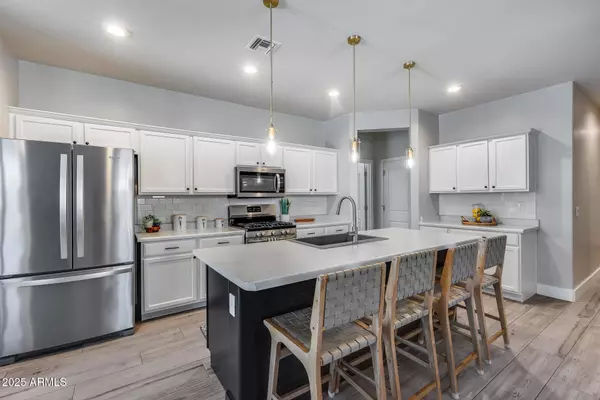 12211 W HIDE Trail, Peoria, AZ 85383