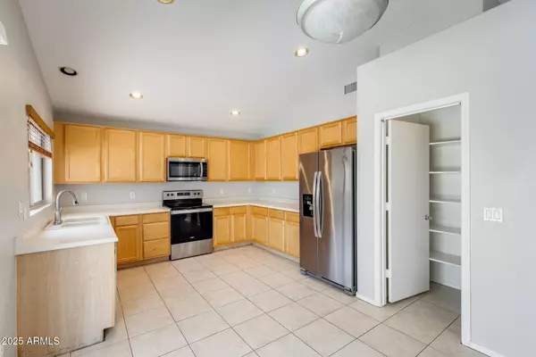 1037 E BAYLOR Lane, Gilbert, AZ 85296