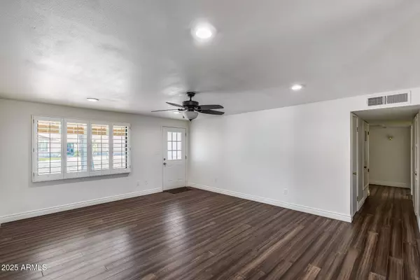 1930 W VOLTAIRE Avenue, Phoenix, AZ 85029