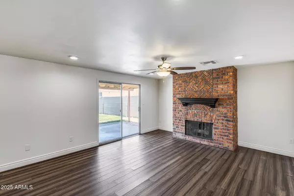 1930 W VOLTAIRE Avenue, Phoenix, AZ 85029