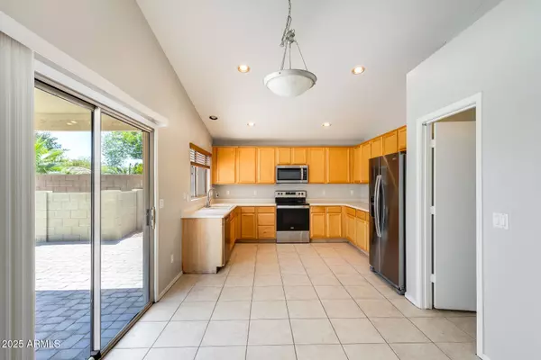 1037 E BAYLOR Lane, Gilbert, AZ 85296