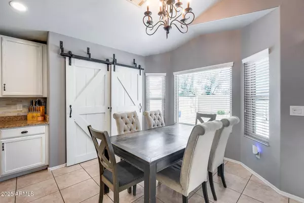 7435 W TRAILS Drive, Glendale, AZ 85308