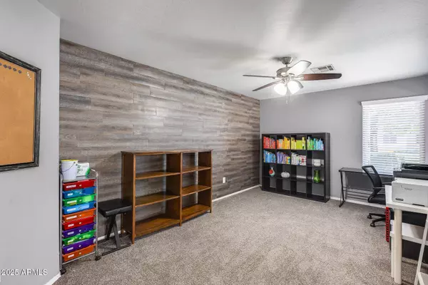 7435 W TRAILS Drive, Glendale, AZ 85308