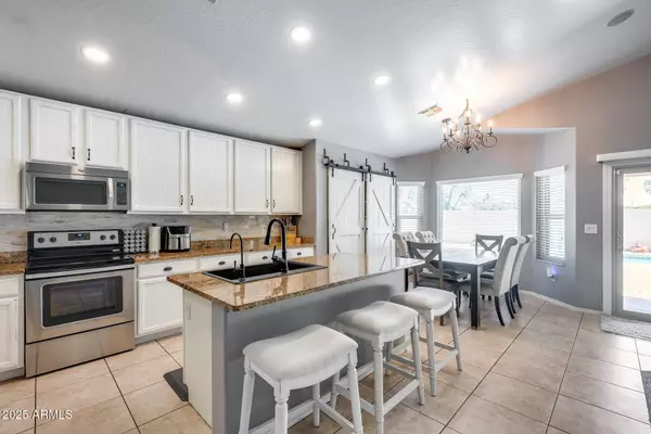 7435 W TRAILS Drive, Glendale, AZ 85308