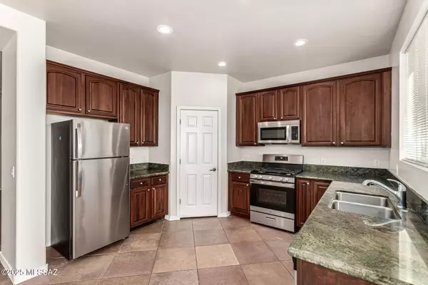 120 W Vuelta Friso, Sahuarita, AZ 85629