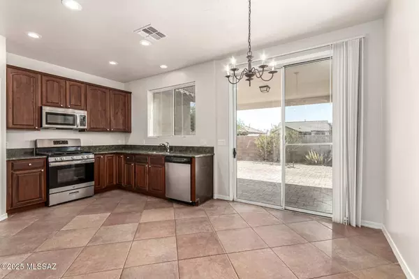 120 W Vuelta Friso, Sahuarita, AZ 85629