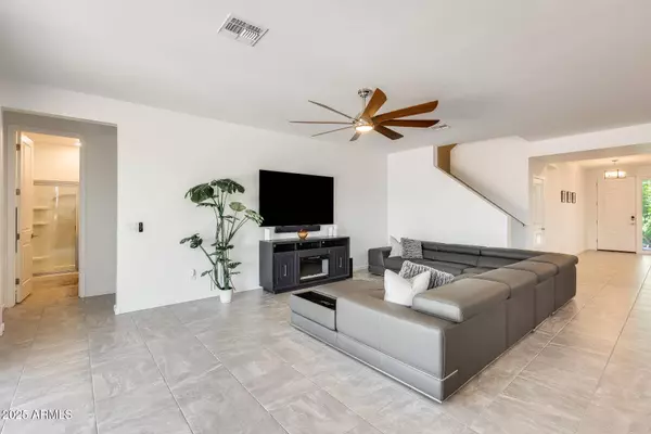 14129 W OLD OAK Lane, Surprise, AZ 85379