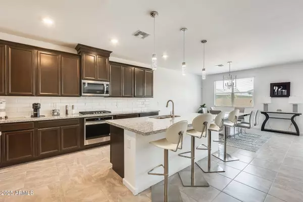 14129 W OLD OAK Lane, Surprise, AZ 85379