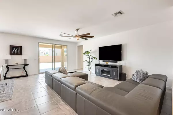 14129 W OLD OAK Lane, Surprise, AZ 85379