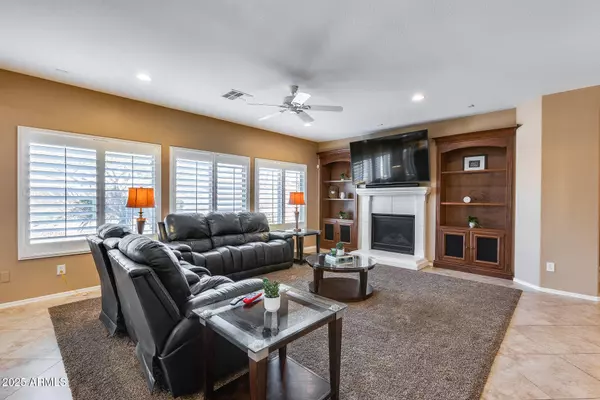 9952 W JESSIE Lane, Peoria, AZ 85383