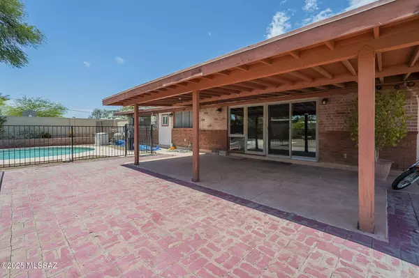 5452 E Rosewood Street, Tucson, AZ 85711