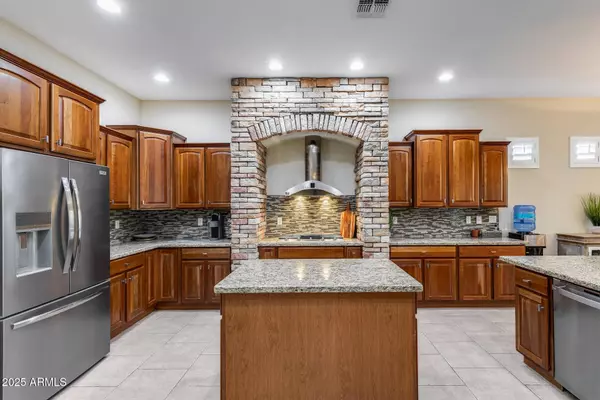 8657 W ROWEL Road, Peoria, AZ 85383