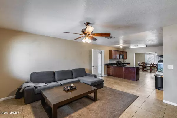 468 E GLADE Avenue, Mesa, AZ 85204