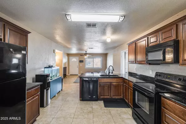 468 E GLADE Avenue, Mesa, AZ 85204