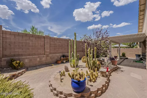 2181 N Avenida Del Polen, Green Valley, AZ 85614