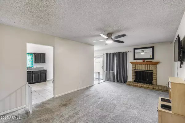 3844 W CALAVAR Road, Phoenix, AZ 85053