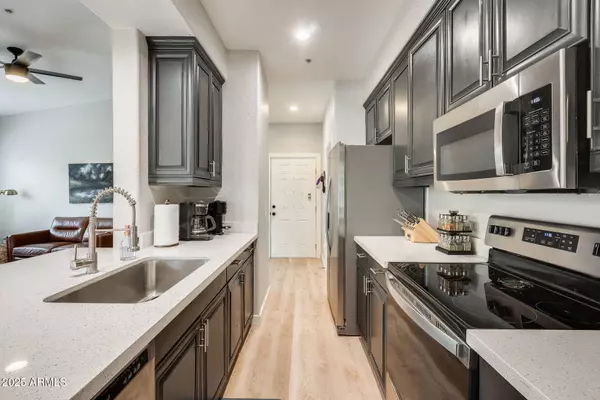 2929 W YORKSHIRE Drive #1008, Phoenix, AZ 85027