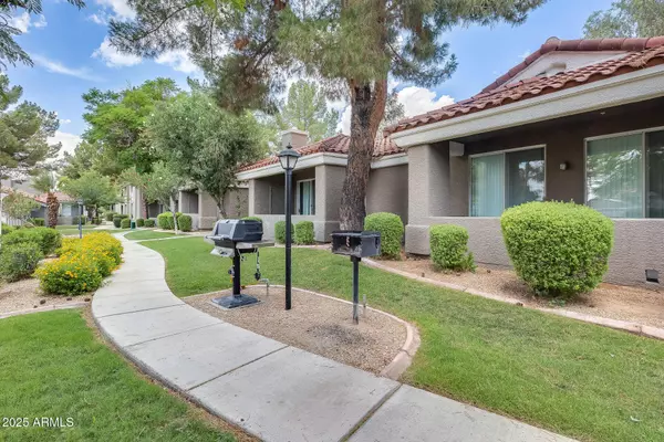 2929 W YORKSHIRE Drive #1008, Phoenix, AZ 85027