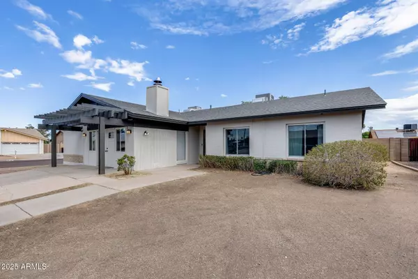 3844 W CALAVAR Road, Phoenix, AZ 85053