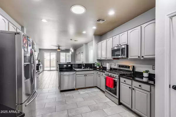 9183 W HEDGE HOG Place, Peoria, AZ 85383