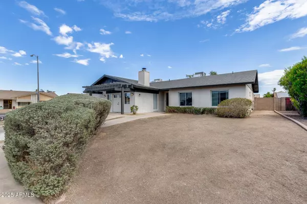 3844 W CALAVAR Road, Phoenix, AZ 85053