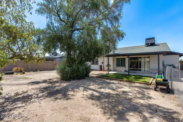 3844 W CALAVAR Road, Phoenix, AZ 85053