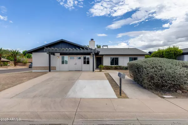 3844 W CALAVAR Road, Phoenix, AZ 85053