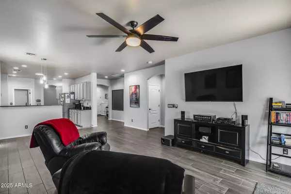 9183 W HEDGE HOG Place, Peoria, AZ 85383