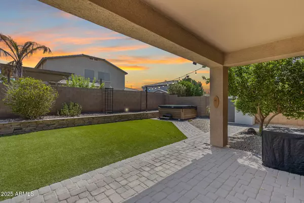 6627 S GARNET Way, Chandler, AZ 85249