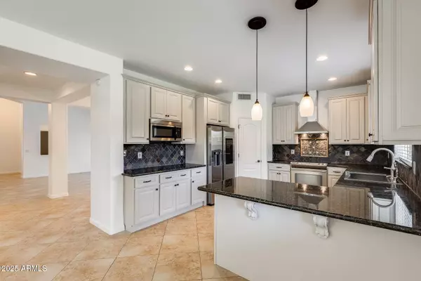 6627 S GARNET Way, Chandler, AZ 85249