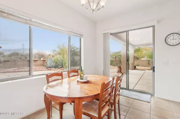 12388 N Washbed Drive, Oro Valley, AZ 85755