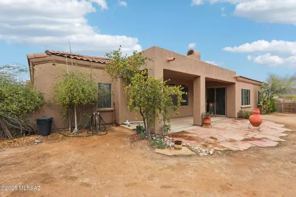 12388 N Washbed Drive, Oro Valley, AZ 85755