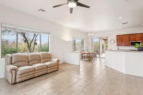 12388 N Washbed Drive, Oro Valley, AZ 85755