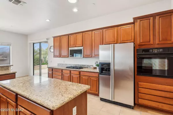 12388 N Washbed Drive, Oro Valley, AZ 85755