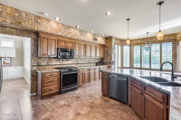 21528 N 71st Drive, Glendale, AZ 85308