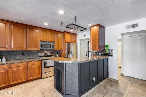 5943 W MONTE CRISTO Avenue, Glendale, AZ 85306