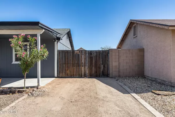 5943 W MONTE CRISTO Avenue, Glendale, AZ 85306