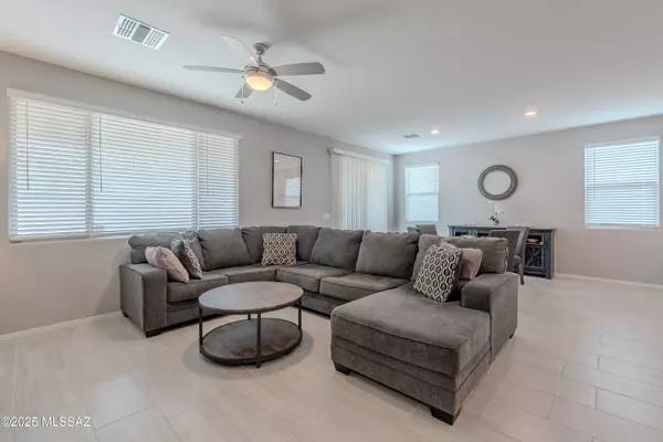 10245 S Wheel Spoke Lane, Vail, AZ 85641