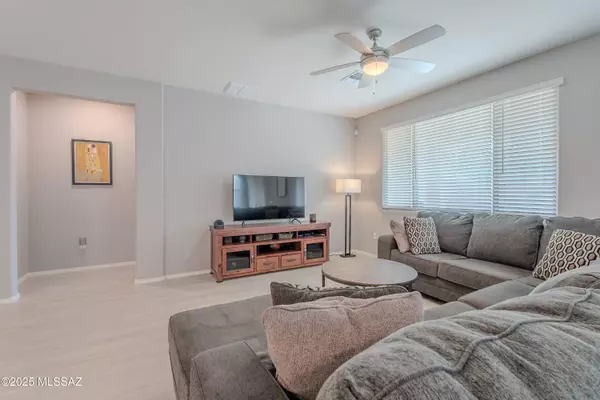 10245 S Wheel Spoke Lane, Vail, AZ 85641