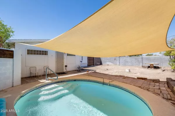 11218 W MONTANA Avenue, Youngtown, AZ 85363