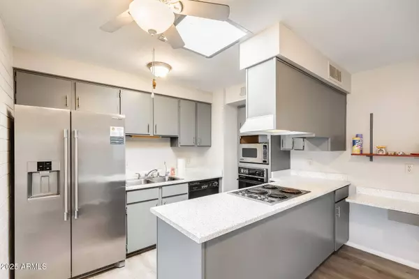 11218 W MONTANA Avenue, Youngtown, AZ 85363