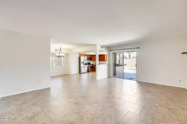 808 W KILAREA Avenue, Mesa, AZ 85210